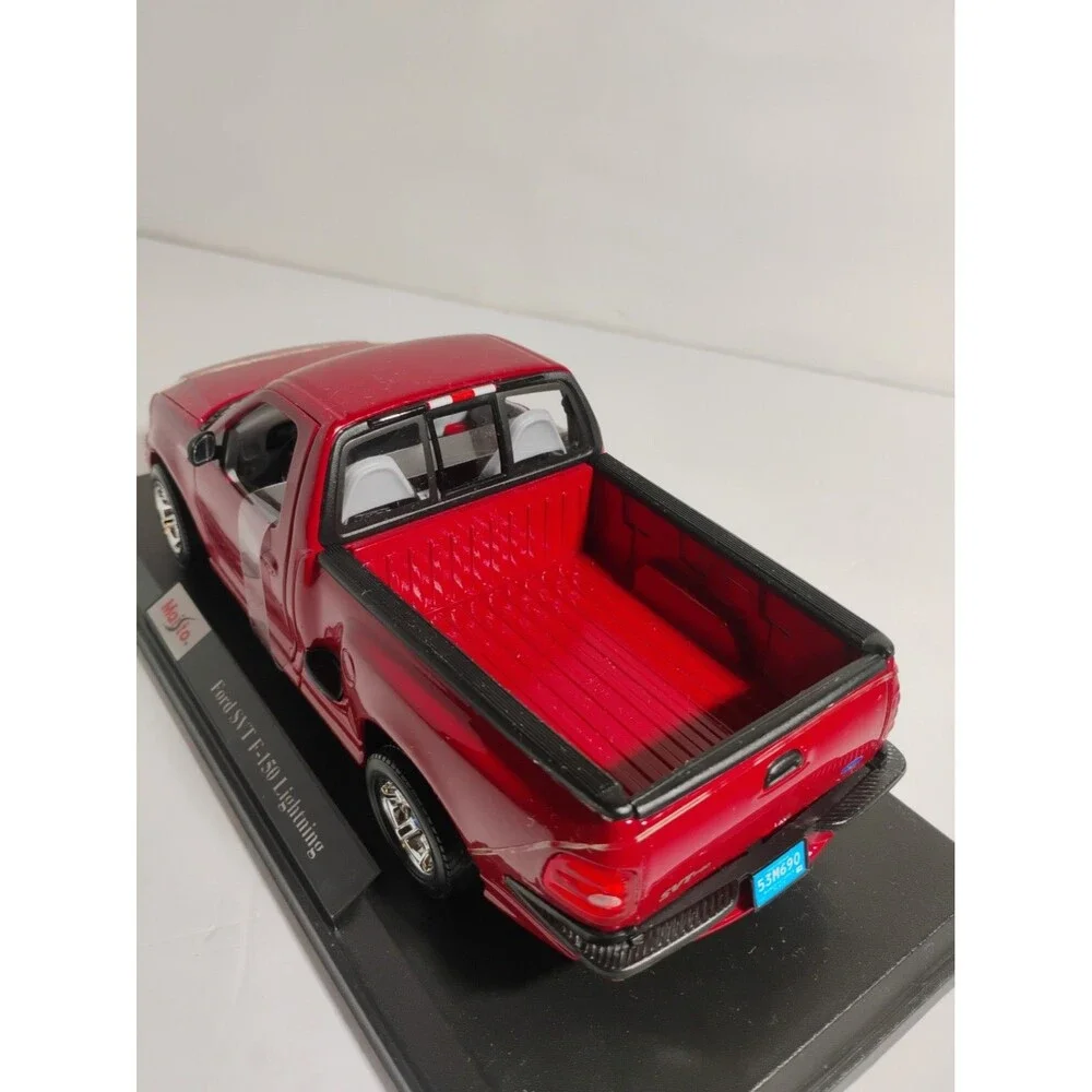 BURAGO GOLD Coll. 1999 Ford F-150 SVT LIGHTNING 1/21 Diecast Pickup Red